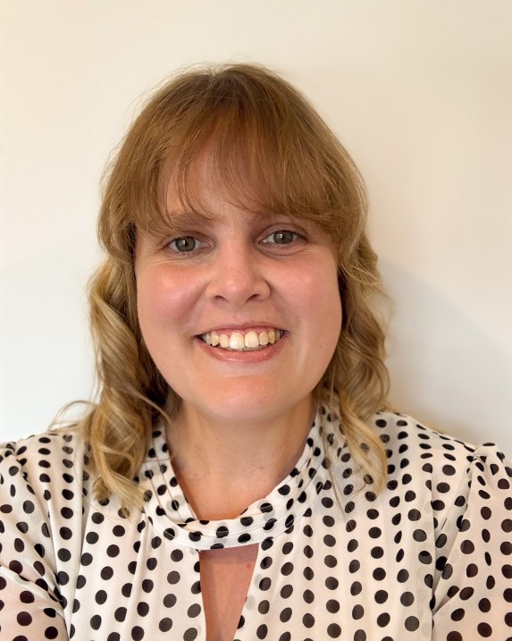 Dr Ashleyn Smith