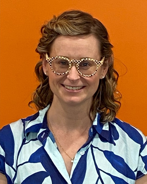 Dr Ebonney van der Meer