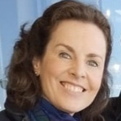 Dr Ulrike Wade