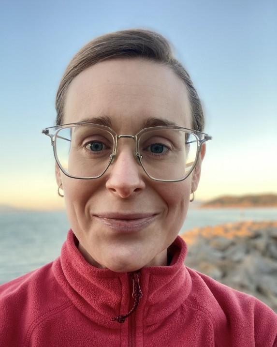 Dr Ebonney van der Meer